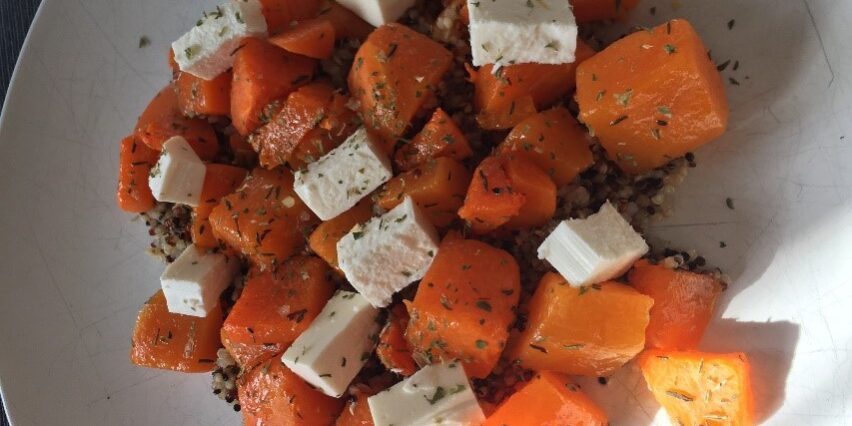 HERFST SALADE MET QUINOA, POMPOEN EN FETA